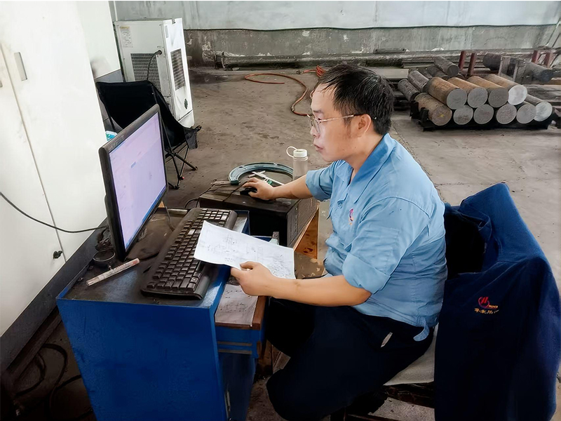 车间采风：专业专注，一丝不苟： 机加车间加工中心操作人员刘晓超工作纪实