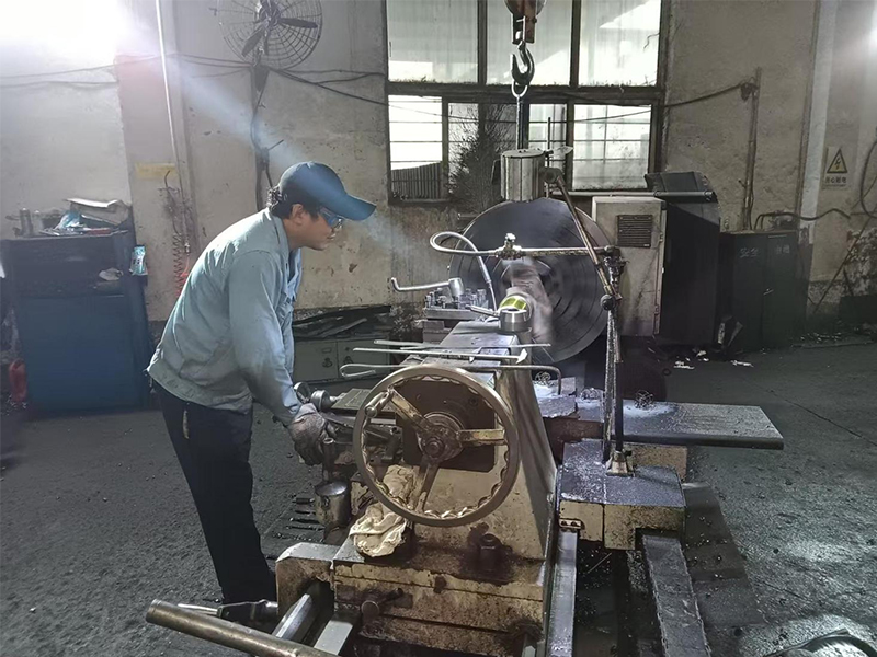 二十余载坚守岗位，伴随公司发展壮大 车间采风：机加车间车工韩喜杰工作影像